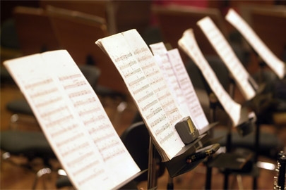 NEMESIS HIRUKOTEAK BRUCH, BRAHMS ETA NINO ROTAREN TRIOAK INTERPRETATUKO DITUZTE LARUNBAT HONETAKO MIRAMONGO MATINÉEAN