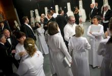 Orfeoiko zein EOSeko kideak kontzertu aurretik (argazkia: Juantxo Egaña)