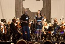 Vanessa Rodríguez eta Juan Carlos López, kontzertuaren aurkezleak