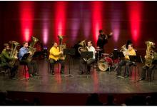 el grupo de tubas en un momento del concierto