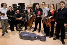 los músicos de la Banda Municipal de Txistularis de Bilbao y Alos Quartet