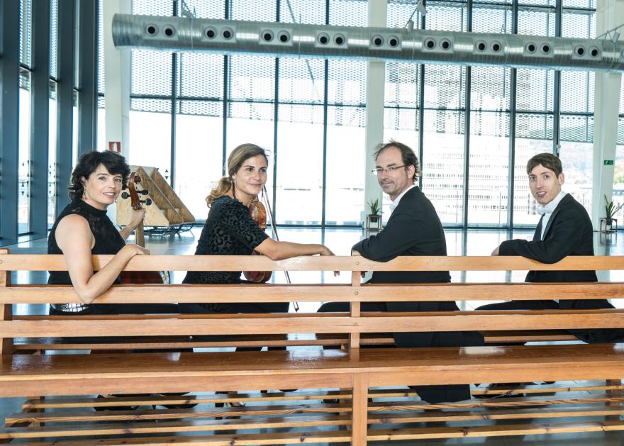 Euskadiko Orkestra Sinfonikoak Denboraldi hasieran Tabakaleran egin zuen argazki-saio bateko irudia.