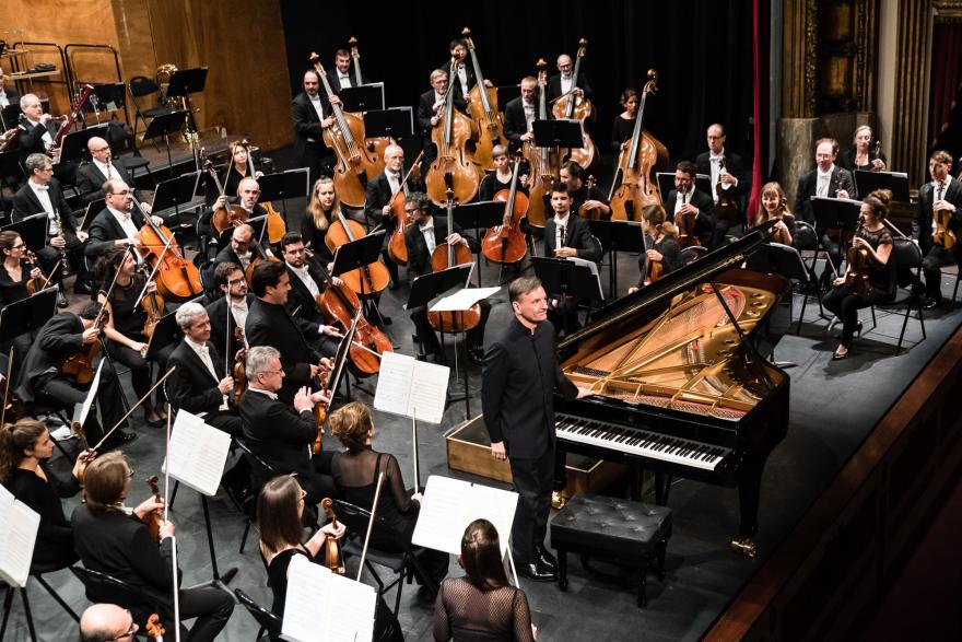 Stephen Houghek txalo-zaparrada jaso zuen Gasteizko Principal Antzokian.