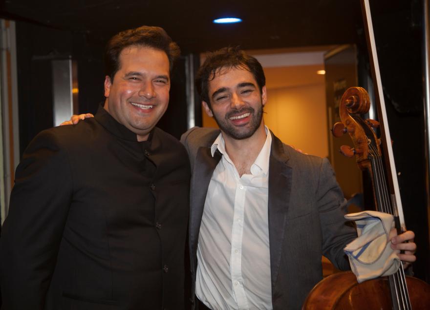 Robert Treviño eta Pablo Ferrández biolontxelojolea backstagean kontzertu intentsu baten ostean.