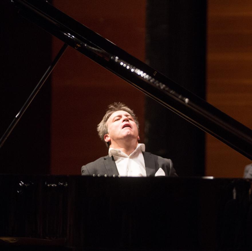 Alexei Volodin errusiar interpreteak piano-errepertorioko obra zailenetako bati egin zion aurre: Rakhmaninoven 'Pianorako 3. kontzertua' 'Concierto para piano nº3' de Rachmaninoff.