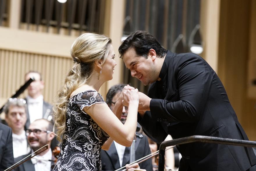 Mojca Erdmann eta Robert Treviño